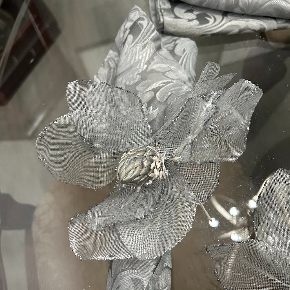 Set of 4 - napkins plus napkin rings - silver